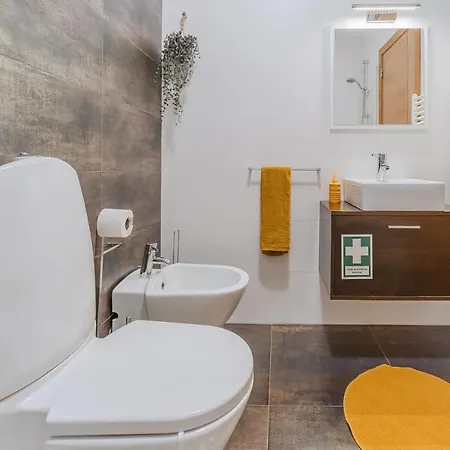 Farol Place 公寓 *